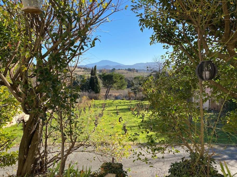La Vue Sur Le Mont Ventoux, & Parking * Cairanne