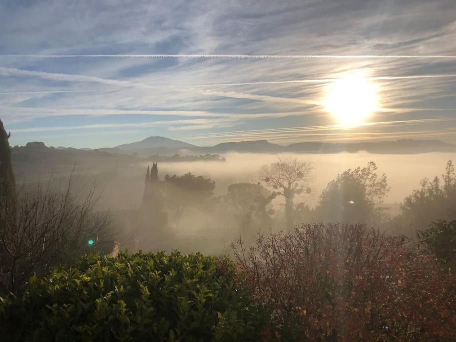 La Vue Sur Le Mont Ventoux, & Parking * Cairanne